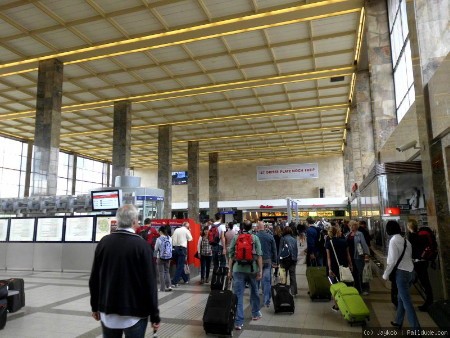 IS chi 25 nghìn đô thuê thiếu niên đánh bom thủ đô Áo - ảnh 1