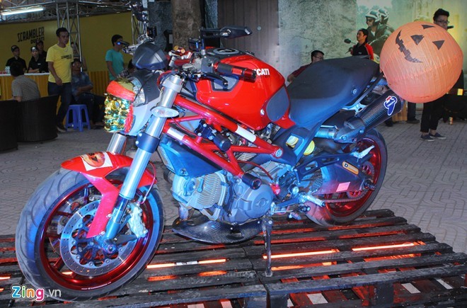 Dàn Ducati 'quái vật' trong lễ hội Halloween ở Hà Nội - ảnh 4