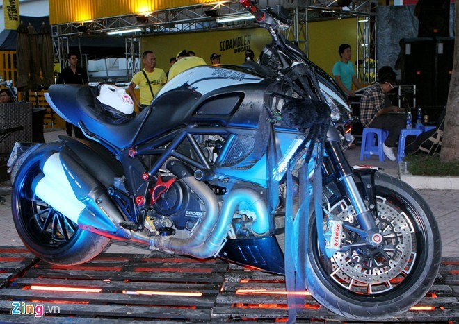 Dàn Ducati 'quái vật' trong lễ hội Halloween ở Hà Nội - ảnh 5