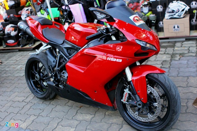 Dàn Ducati 'quái vật' trong lễ hội Halloween ở Hà Nội - ảnh 7