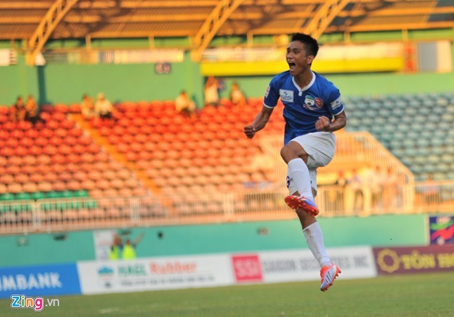 Tin dùng lứa U19, bầu Đức chia tay 20 cầu thủ - ảnh 1