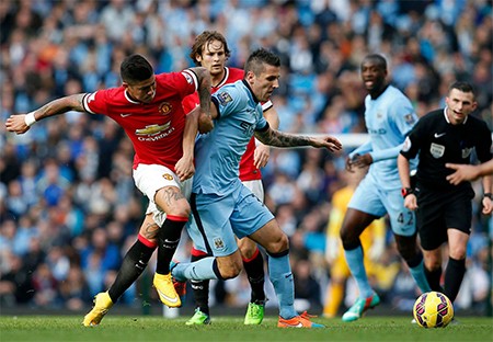 Ngoài Smalling, còn những ai đã 'phá' M.U? - ảnh 1