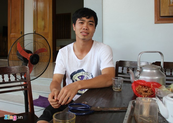 Bố mẹ Công Phượng tá hỏa vì con 'đòi' lấy vợ - ảnh 1