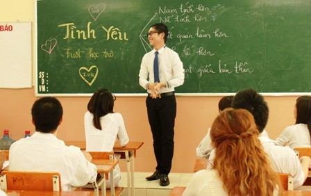 Từ thời trang sinh viên, nghĩ về văn hóa giới trẻ - ảnh 1