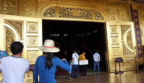 Lung linh đền thờ dát vàng độc nhất tại Việt Nam - ảnh 3