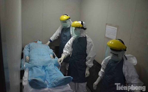 Hỏa thiêu tử thi bệnh nhân Ebola trong vòng 24 giờ - ảnh 1
