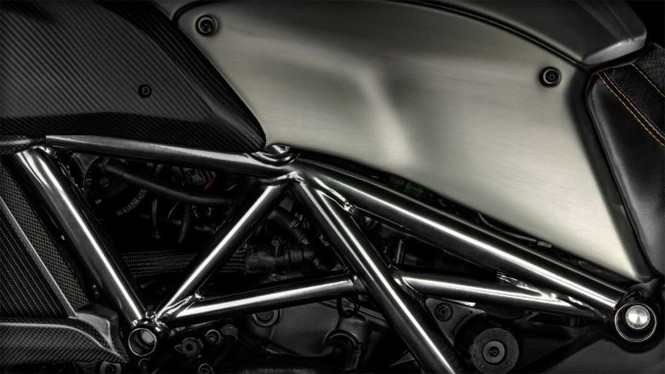 Mê mẩn với siêu xe Ducati Diavel Titanium - ảnh 3