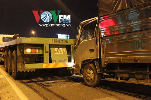 Tránh 'xế hộp' chạy ẩu, 3 xe đâm nhau trên xa lộ Hà Nội - ảnh 2