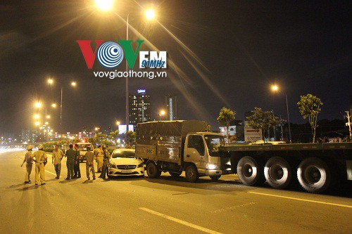 Tránh 'xế hộp' chạy ẩu, 3 xe đâm nhau trên xa lộ Hà Nội - ảnh 6