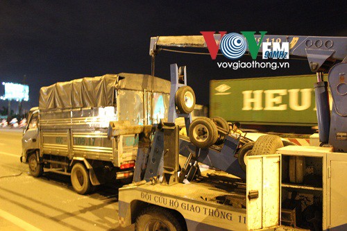 Tránh 'xế hộp' chạy ẩu, 3 xe đâm nhau trên xa lộ Hà Nội - ảnh 8