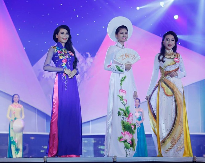 Thí sinh Hoa hậu phía Nam thướt tha trong tà áo dài - ảnh 3