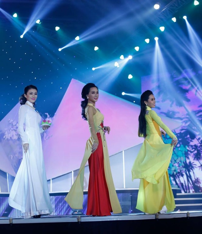 Thí sinh Hoa hậu phía Nam thướt tha trong tà áo dài - ảnh 5