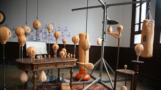 Bàn phím có thể đấm, đá - ảnh 1