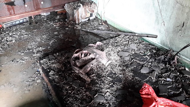 Đang ăn cơm, cả gia đình tháo chạy khi nhà bốc cháy - ảnh 2