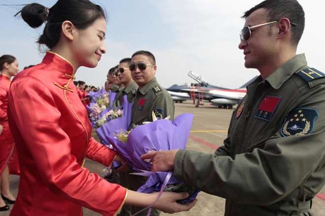 Bốn nữ phi công khả ái của đội bay biểu diễn Bát Nhất - ảnh 3