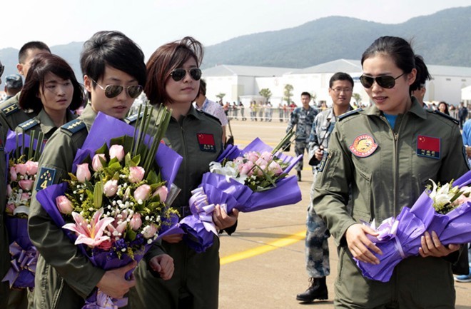 Bốn nữ phi công khả ái của đội bay biểu diễn Bát Nhất - ảnh 4