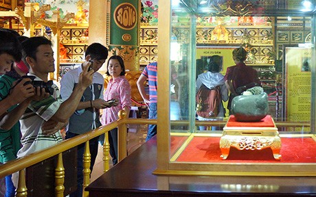 Bông hoa nở trong đá ở ngôi đền dát vàng nghìn tỷ - ảnh 6