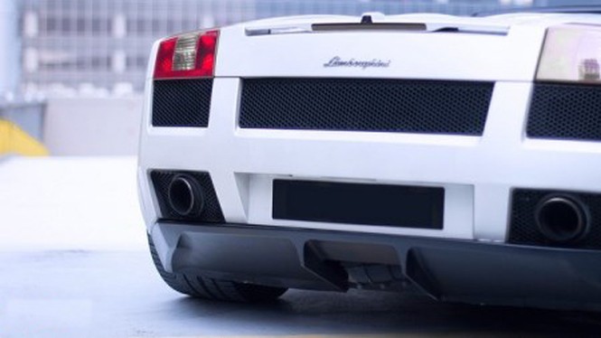 Người đẹp đọ độ quyến rũ với Lamborghini Gallardo Spyder - ảnh 11