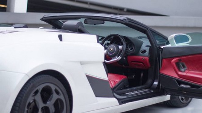 Người đẹp đọ độ quyến rũ với Lamborghini Gallardo Spyder - ảnh 12