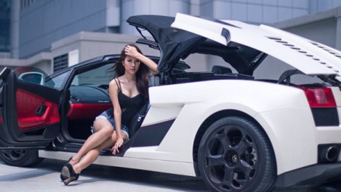 Người đẹp đọ độ quyến rũ với Lamborghini Gallardo Spyder - ảnh 14