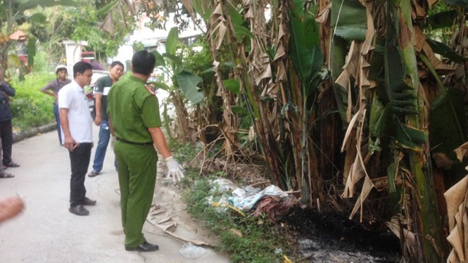 Kinh hãi xác người bị đốt cháy gần hết trong bụi chuối - ảnh 1