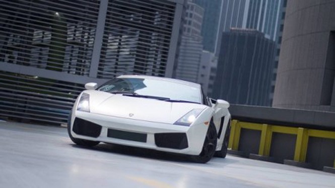 Người đẹp đọ độ quyến rũ với Lamborghini Gallardo Spyder - ảnh 6