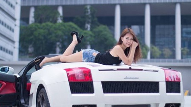Người đẹp đọ độ quyến rũ với Lamborghini Gallardo Spyder - ảnh 7