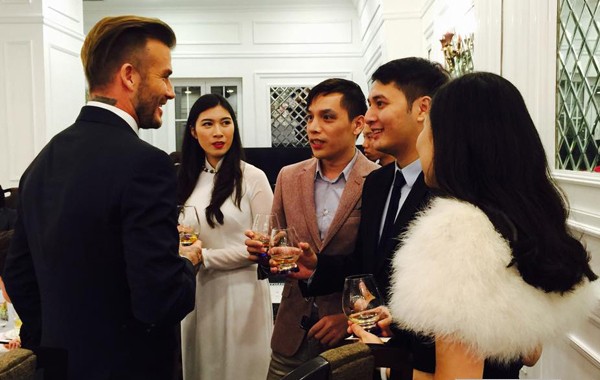 Beckham ăn phở cuốn và nem rán ở Hà Nội - ảnh 7