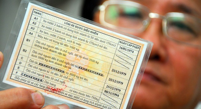 Giấy phép lái xe bằng giấy vẫn sử dụng bình thường - ảnh 1