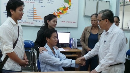Vụ bé sơ sinh văng khỏi bụng mẹ: Nghẹn ngào giây phút cha gặp con - ảnh 5