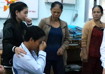 Vụ bé sơ sinh văng khỏi bụng mẹ: Nghẹn ngào giây phút cha gặp con - ảnh 6