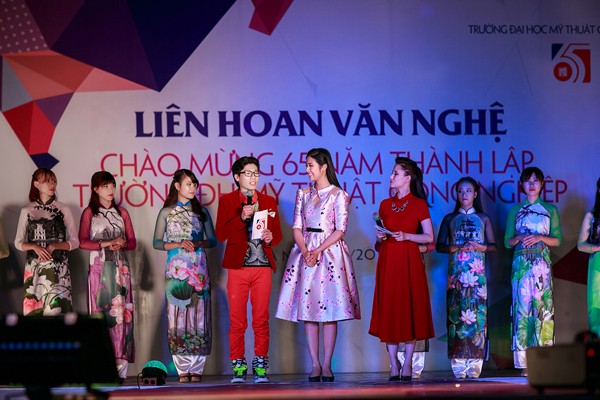 Ngọc Hân dịu dàng về thăm trường cũ - ảnh 7