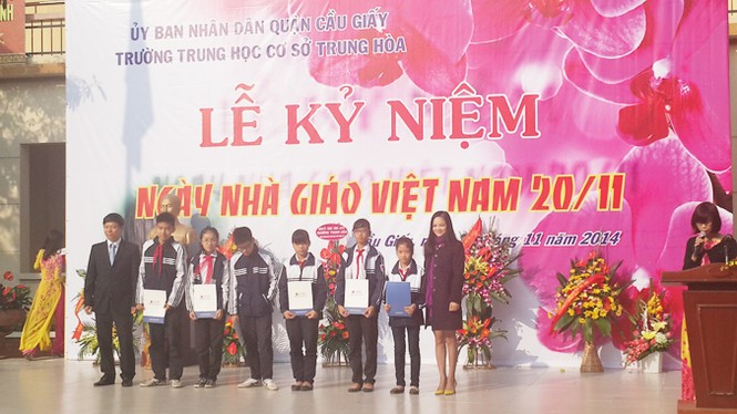 Ngân hàng Quốc dân và Báo Tiền Phong tặng quà nhân ngày 20/11 - ảnh 1