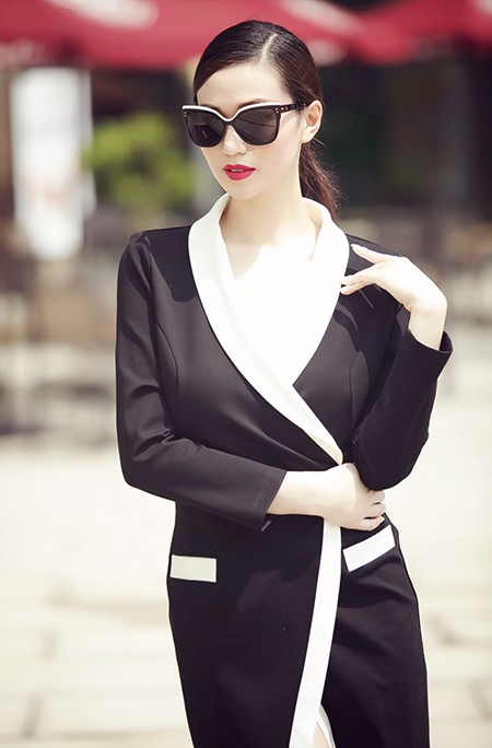 Khánh My khoe dáng thon với quần loe vàng óng - ảnh 5