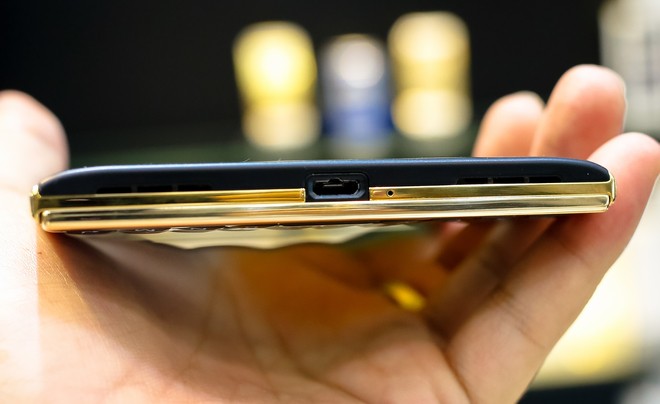 BlackBerry PassPort bằng vàng khối đầu tiên trên thế giới - ảnh 10