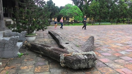 Chuyển mỏ neo gỗ khổng lồ về bảo tàng - ảnh 2