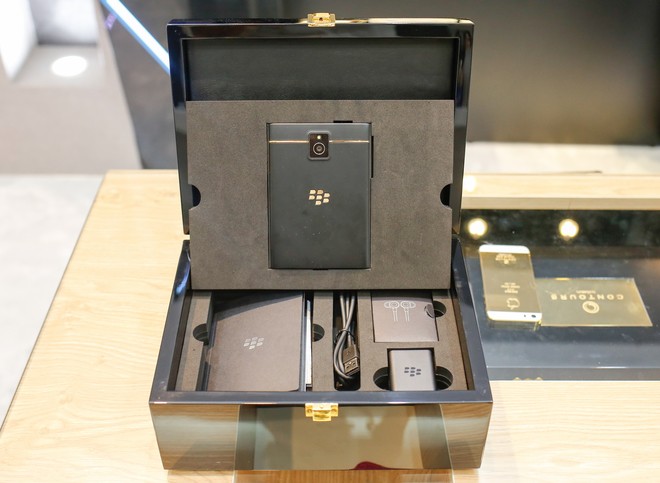 BlackBerry PassPort bằng vàng khối đầu tiên trên thế giới - ảnh 2