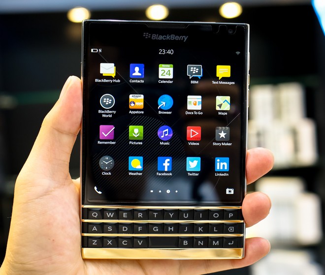 BlackBerry PassPort bằng vàng khối đầu tiên trên thế giới - ảnh 3