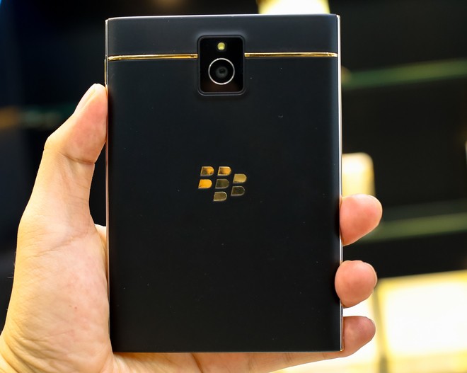 BlackBerry PassPort bằng vàng khối đầu tiên trên thế giới - ảnh 5