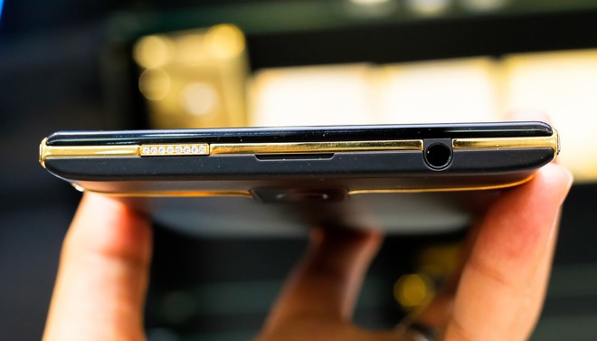 BlackBerry PassPort bằng vàng khối đầu tiên trên thế giới - ảnh 9