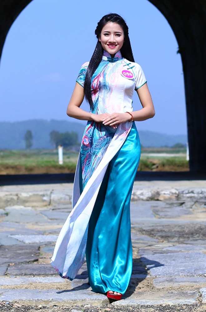 Người đẹp xứ Thanh tỏa sáng trên bãi biển - ảnh 3