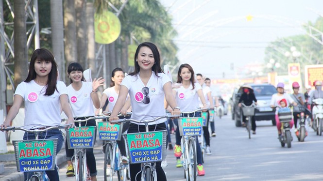 Người đẹp xứ Thanh tỏa sáng trên bãi biển - ảnh 10