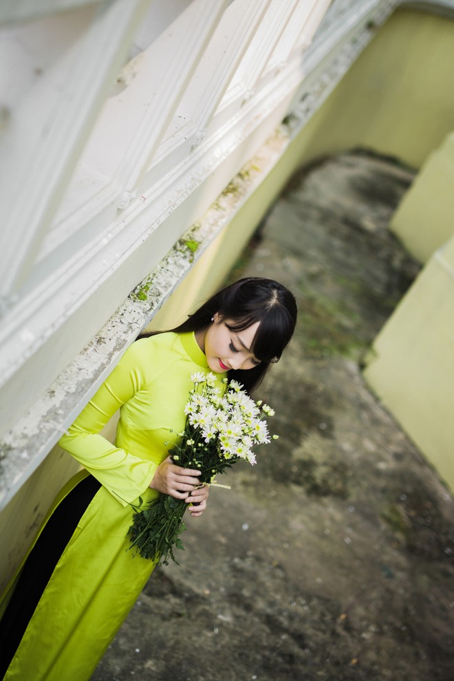 Hoa khôi Hà Nội thơ mộng bên trường xưa - ảnh 13