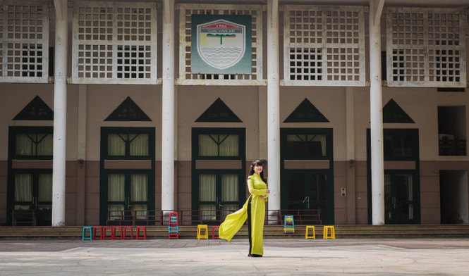 Hoa khôi Hà Nội thơ mộng bên trường xưa - ảnh 18