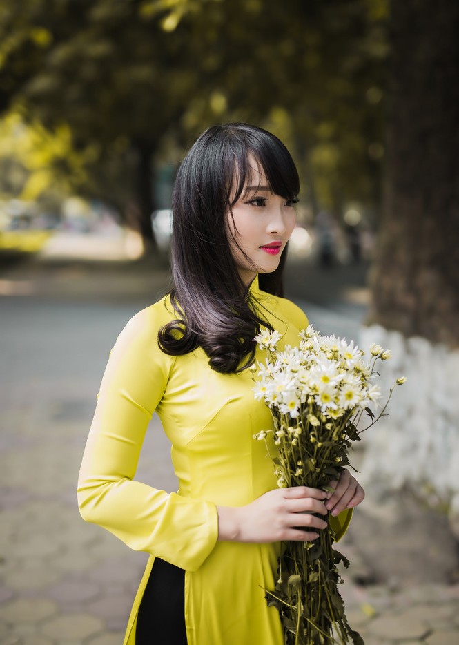 Hoa khôi Hà Nội thơ mộng bên trường xưa - ảnh 1