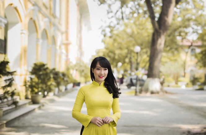 Hoa khôi Hà Nội thơ mộng bên trường xưa - ảnh 2