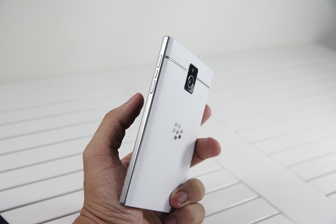 Mở hộp BlackBerry Passport màu trắng tại Việt Nam - ảnh 5