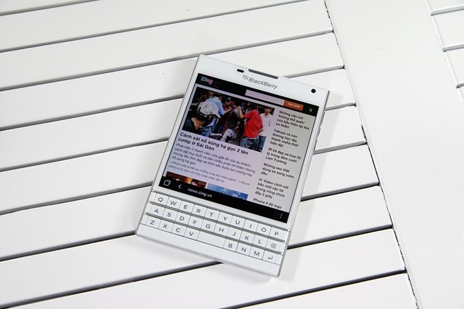 Mở hộp BlackBerry Passport màu trắng tại Việt Nam - ảnh 8