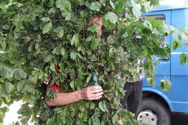 Tục lệ kỳ quặc bắt cóc phụ nữ ném xuống bể - ảnh 4