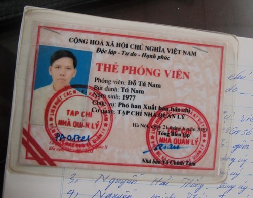 Lái xe vi phạm giao thông có... thẻ phóng viên - ảnh 1